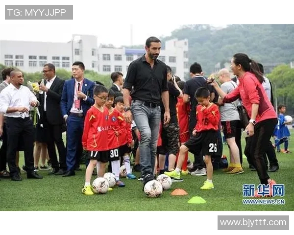 天朗足球推出全新足球贴纸球星系列 引领收藏热潮与激情对决