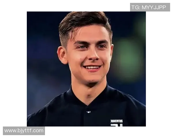 足球女球星童年时期的可爱头像照片展示与成长历程回顾 足球女球星童年时期的可爱头像照片展示与成长历程回顾